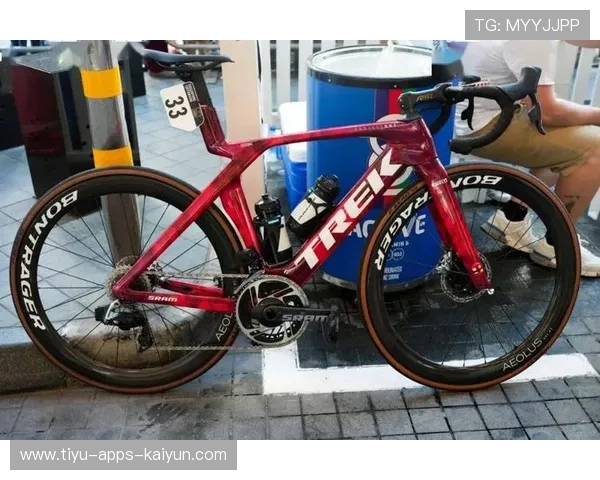 环法新加坡绕圈赛：雨中开骑，意大利冲刺王首战即夺冠