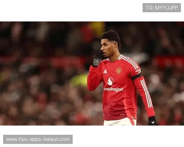 曼联中路推进更显锐利,拉什福德劲射被门将拒绝 曼联中路推进更显锐利,拉什福德劲射被门将拒绝