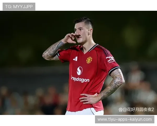 曼联长传直塞形成绝佳机会