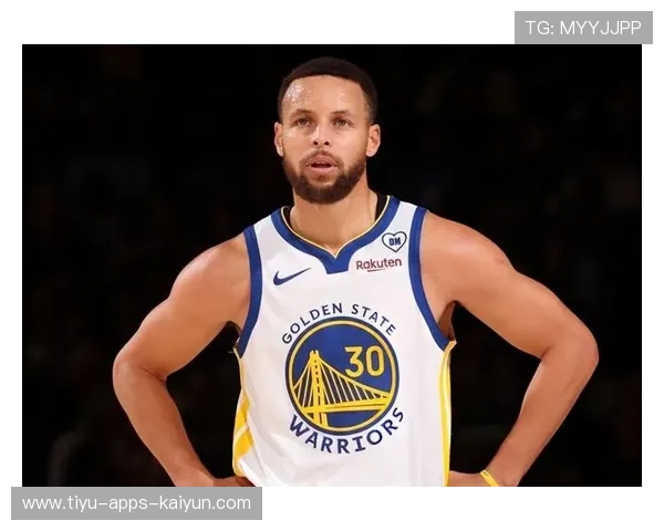 库里无球跑动威力放大，对手防线承压